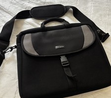 TARGUS Laptop Computer Carry Case / Messenger Bag with Shoulder Strap