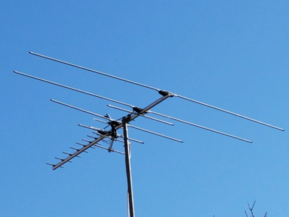 250 Mile Long Range HDTV1080p Outdoes 990 m TV Antenna Digital UHF/VHF FM Radio - Image 2 of 4