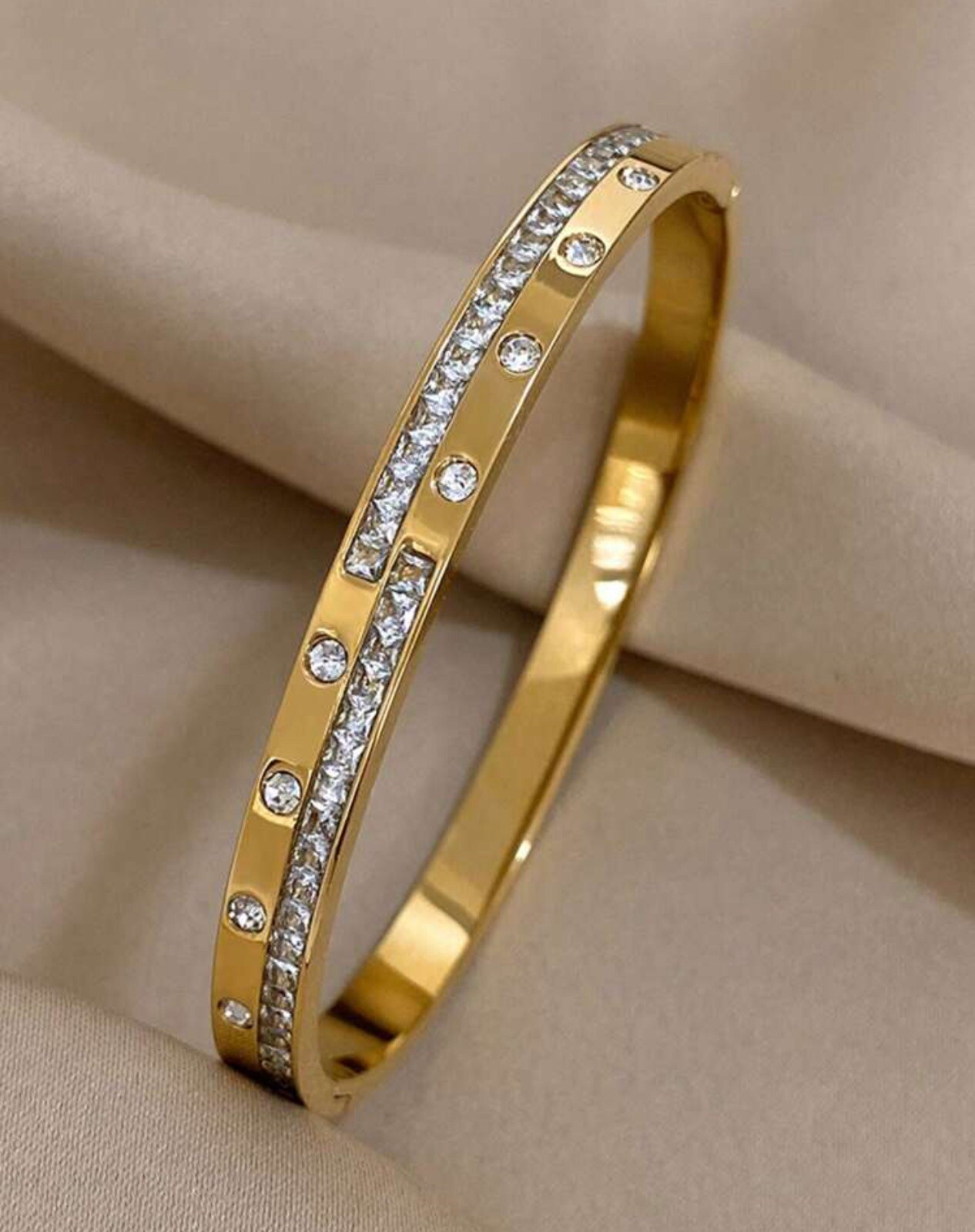 Bracelet manchette dore et strass zircon le cadeau ideal pour femme en acier