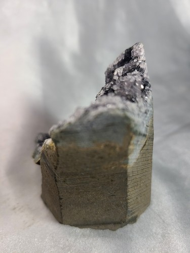 2.5" 173g Standing Black Amethyst Cathedral Geode Crystal Reiki Wiccan HEALING - Picture 12 of 15