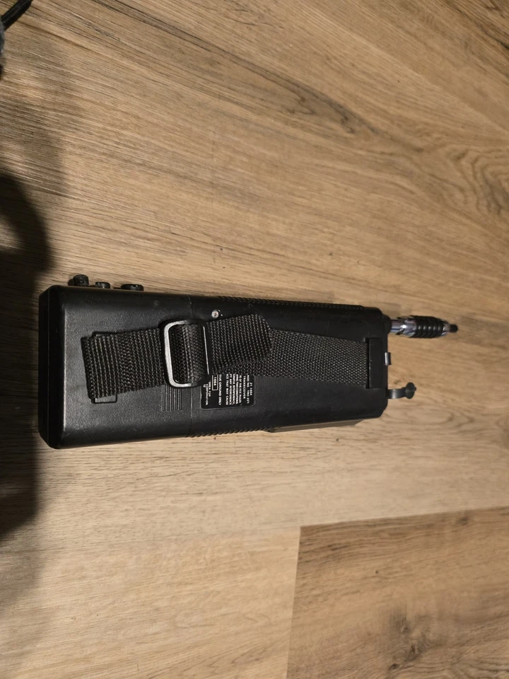 Realistic TRC-221 40-Channel Citizens Band Transceiver Walkie Talkie Black Vinta - Image 2 of 4