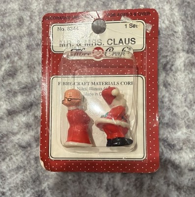 Vintage Mr Mrs Santa Claus Miniature Kissing Couple Fibre Craft NOS