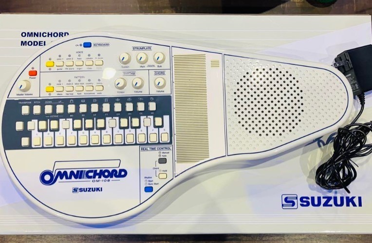 Suzuki Omnichord OM-108 OM108 Strumplate AutoBass Chord Electronic