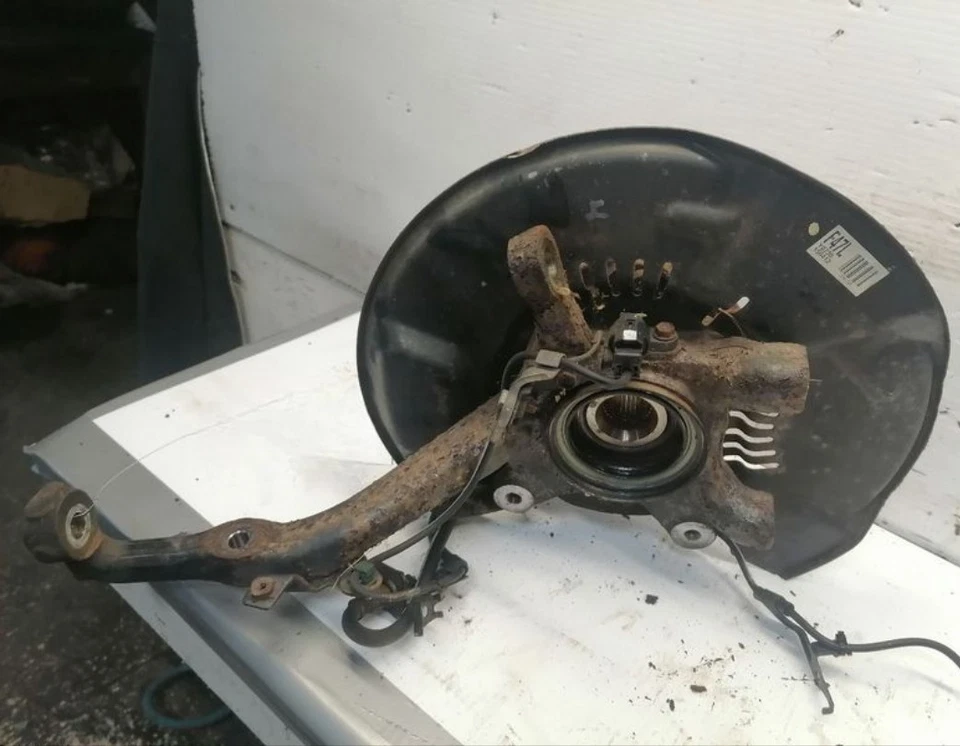 2007-2014 Toyota FJ Cruiser Front Left Driver Spindle Knuckle Assembly Oem - Image 2 of 4