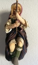 Hexe Puppe auf einem Besen 45 cm