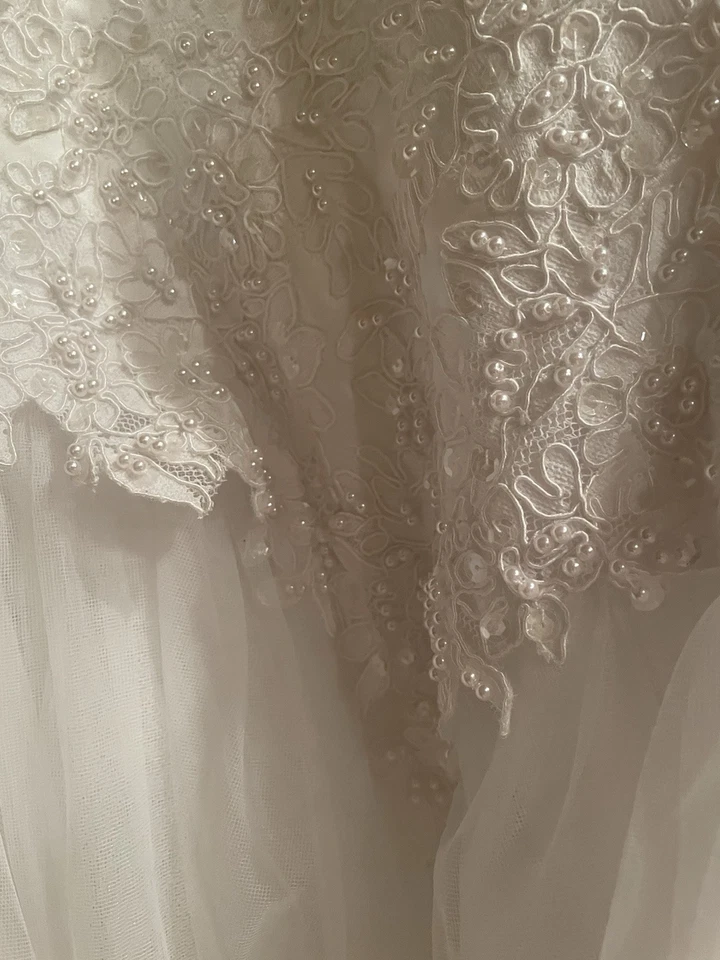 Vestido de novia Oleg Cassini cuello en V halter con cuentas de encaje talla 16 Foto 4 de 4