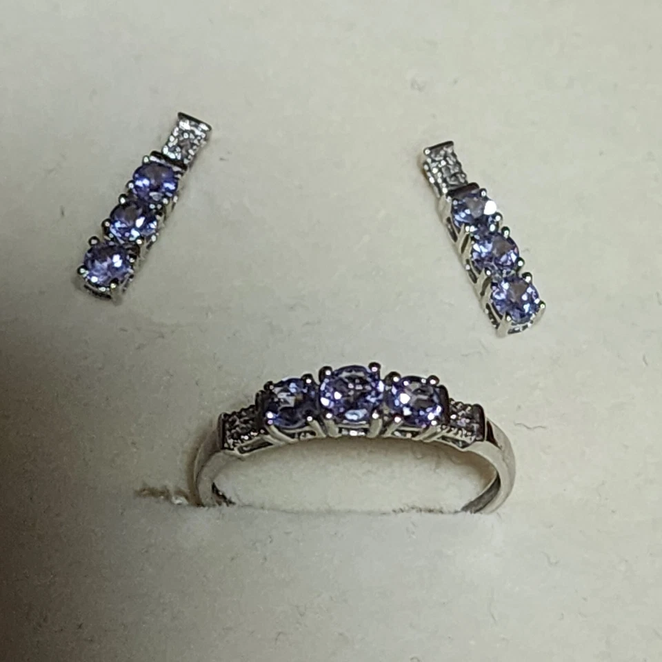 10k white gold tanzanite jewelry set. Necklace, earrings, and size 7 ring - Image 4 of 4