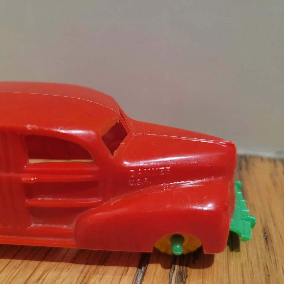 Vehículo de plástico Woodie de colección Banner Toy ruedas amarillas años 40 Foto 2 de 4