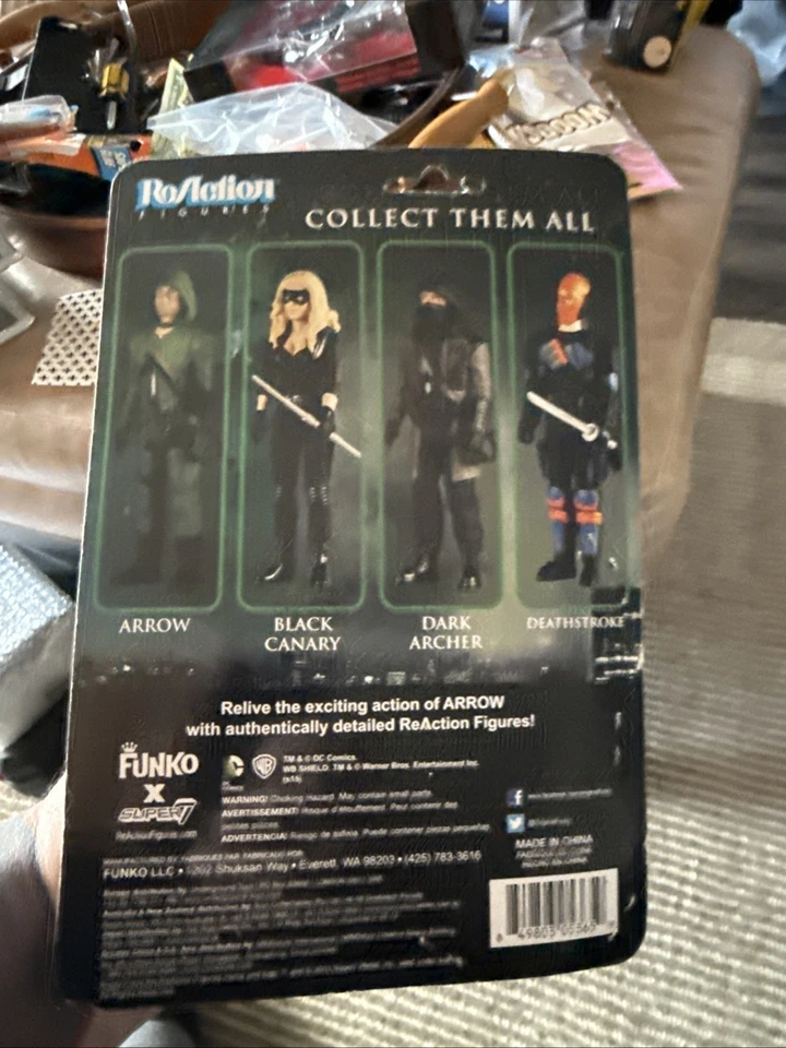 Serie de TV CW Arrow & Flash Funko Super7 Reaction 3.75" Dark Archer en paquete Foto 2 de 2