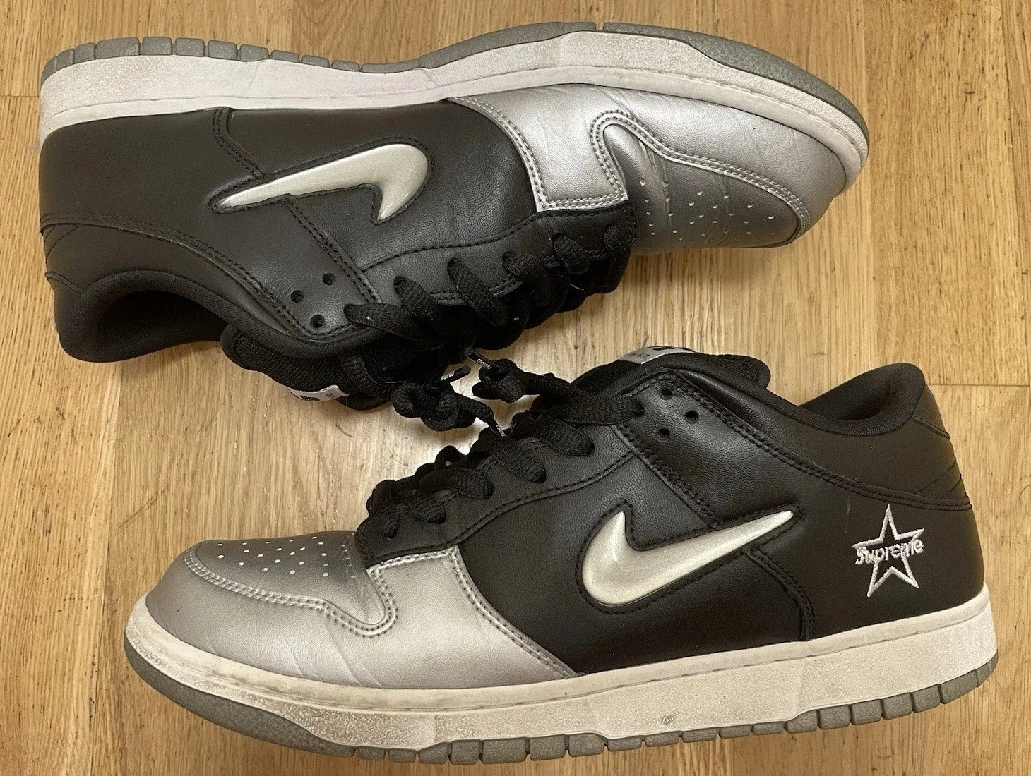 Nike SB Dunk Low argent métallisé Supreme ! Taille 12 !