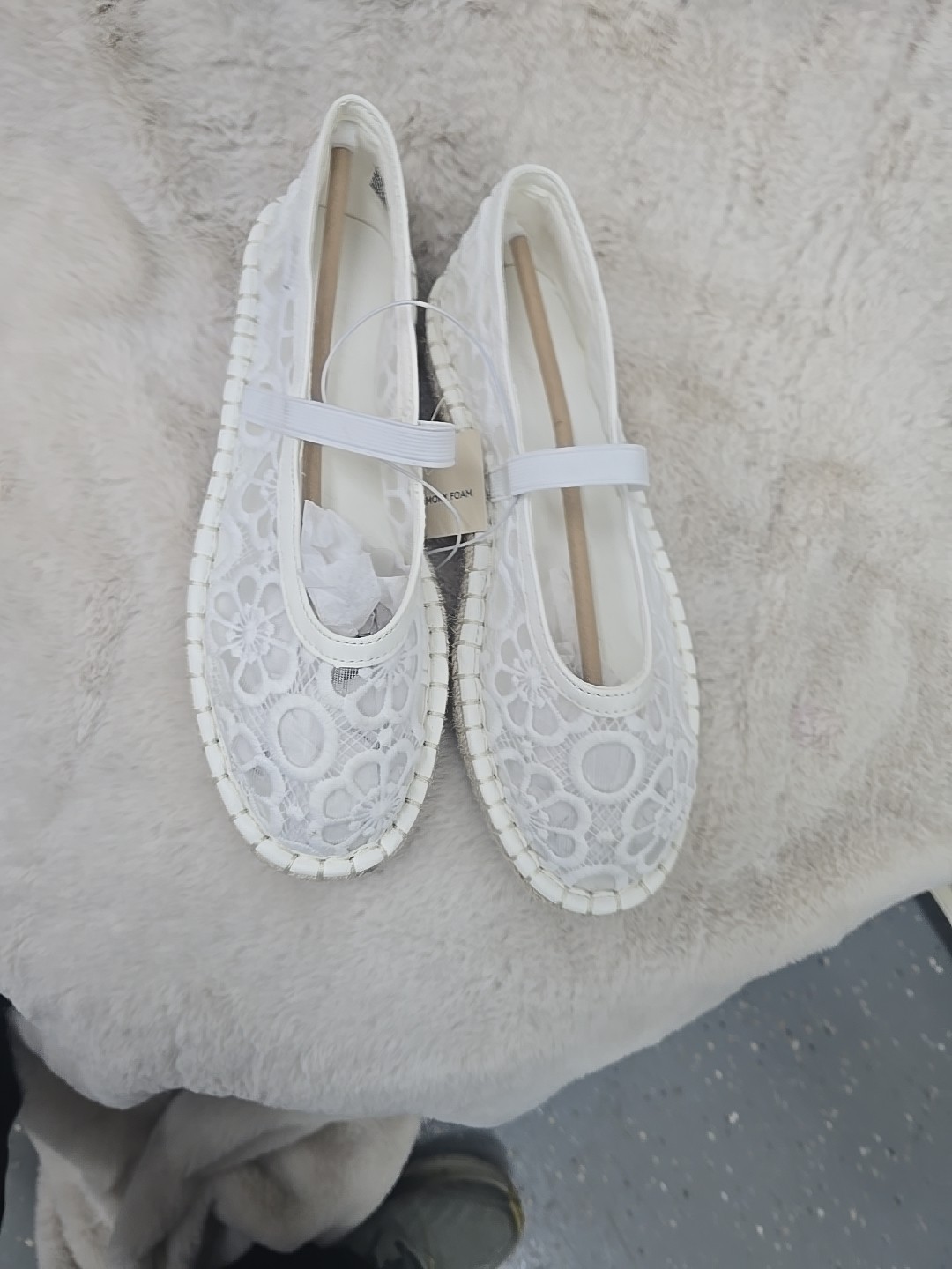 Universal Thread Celia Floral Lace Mary Jane Espadrille Flats in white 7