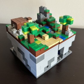 LEGO Minecraft: Minecraft Micro World: the Forest 21102 Complete Open