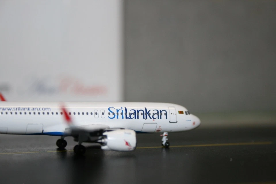 Aeroclassics 1:400 Sri Lankan Airlines Airbus A320neo 4R-ANA Model Plane - Image 3 of 4