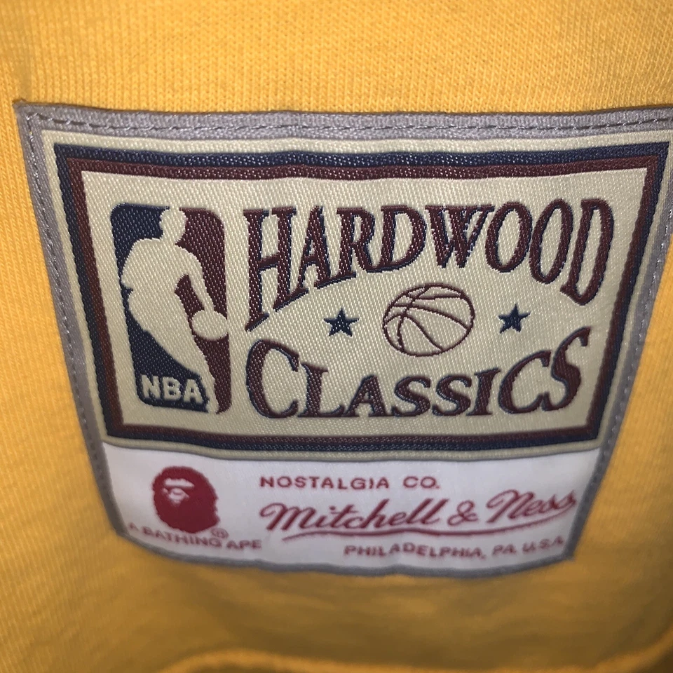 Camisa manga curta Bape X Mitchell & Ness Lakers tamanho M - Imagem 4 de 4