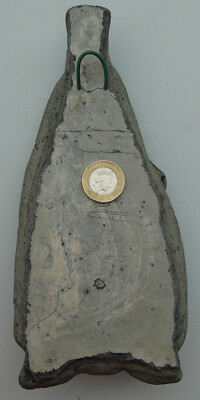 Parete Di Pietra Antica Con L'arco Dell'ornamento Nel Mezzo Fotografia - Foto 2