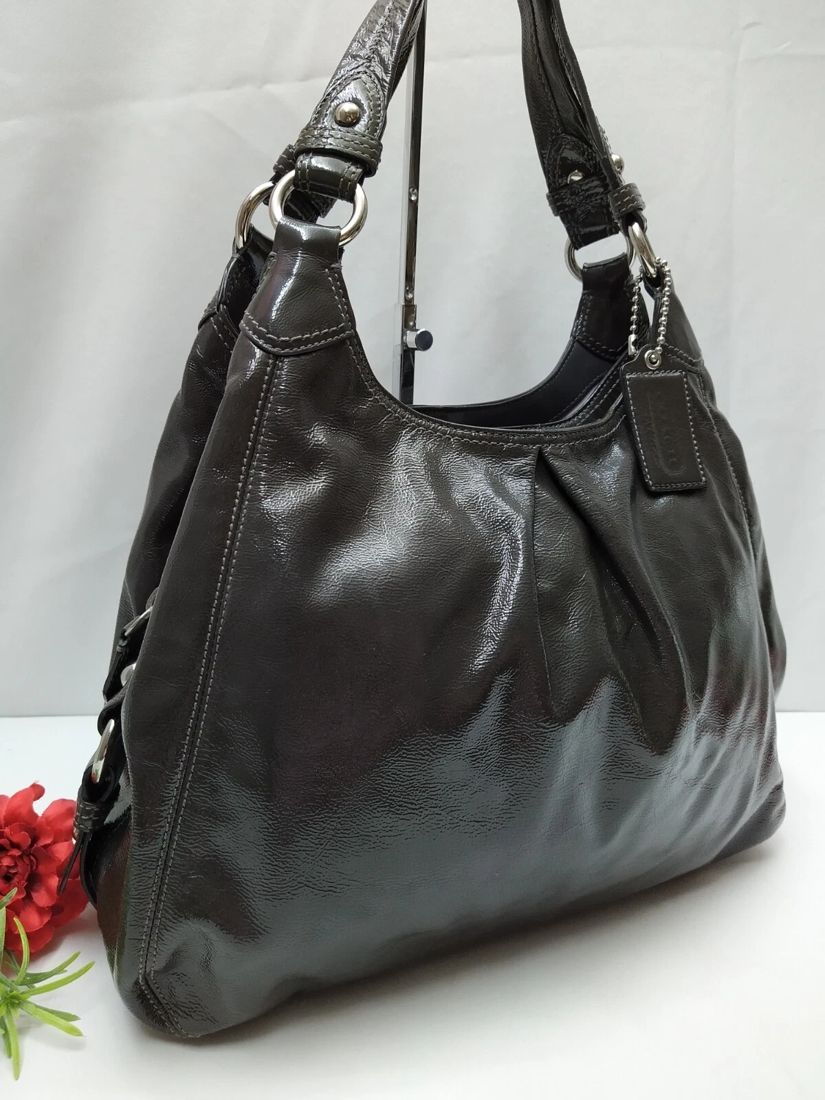 Borsa a tracolla Coach Maggie grigio lucido in pelle verniciata 3 scomparti borsa