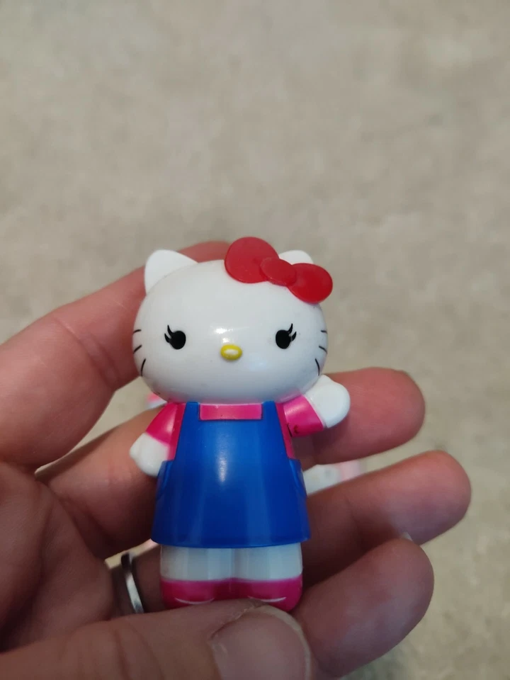 Hello Kitty Mega Bloks 17 piece beach set New in Box and loose Hello Kitty figur - Image 2 of 4
