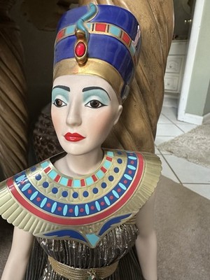 Franklin Mint Nefertiti Egyptian Queen Porcelain Figure Statue