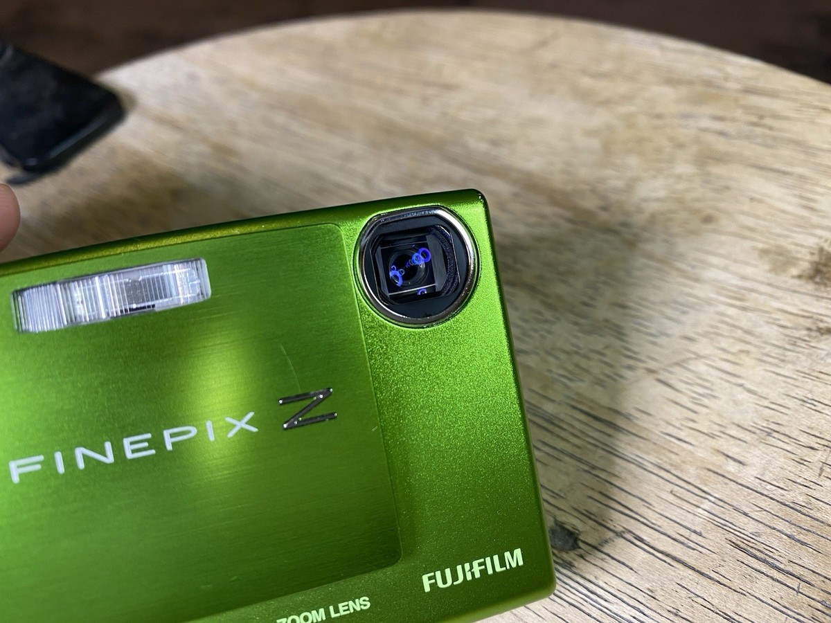 Fujifilm Green FinePix Z10fd Digital Camera - TESTED Working NO