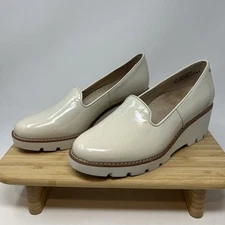 Vionic Willa Womens Loafers Sz 9 M Wedge Heel Cream Patent Leather Slip-On Shoes