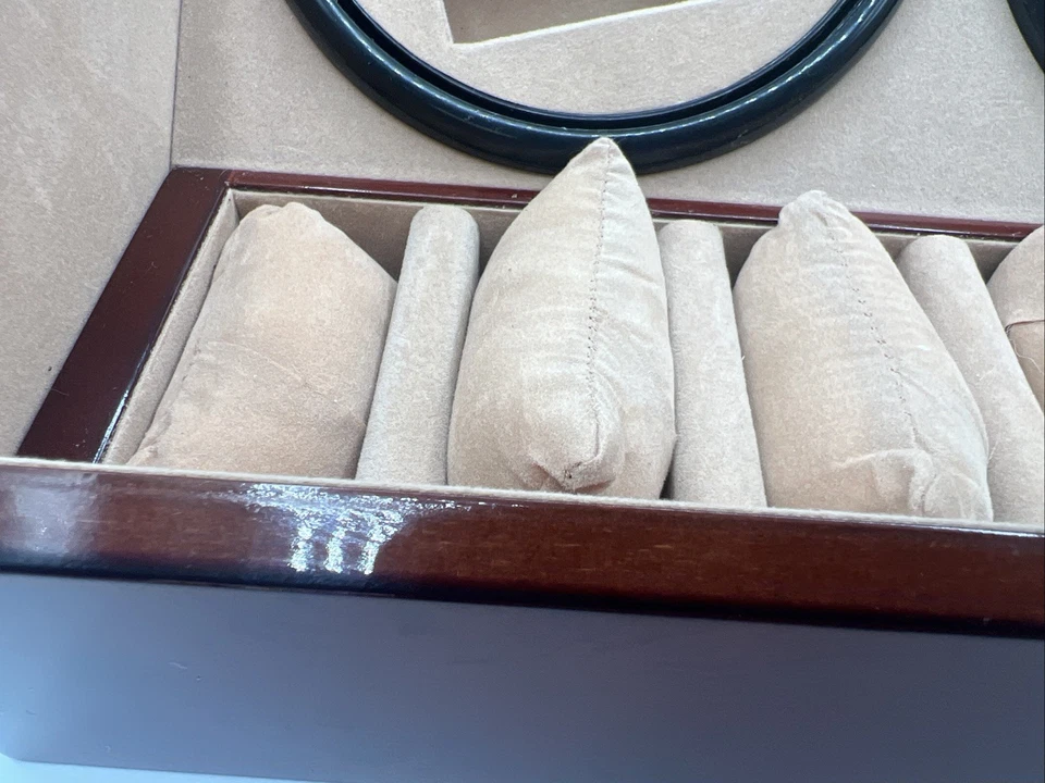 Caja de almacenamiento para exhibición de joyas de reloj 4+6 almohadas de cuero gamuza e interior giratorio Foto 3 de 4