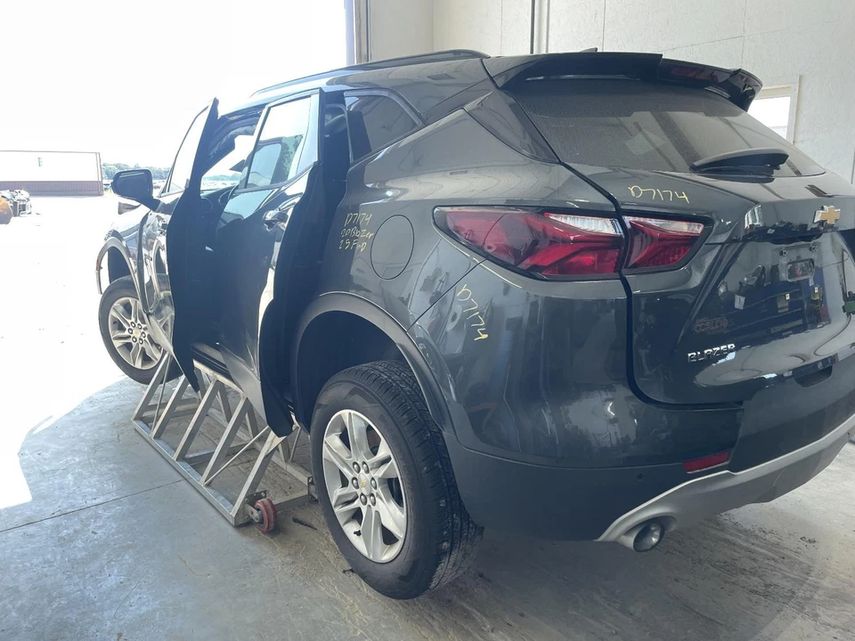 Gato de piso usado se adapta a: Chevrolet Blazer 2020 grado A Foto 3 de 4