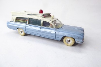 DINKY TOYS 277 - SUPERIOR CRITERION  KRANKENWAGEN - ohne OVP# 0747