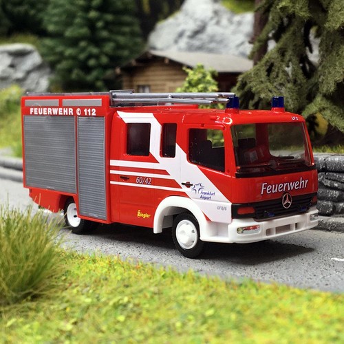 Mercedes Benz Atego 96 LF 8/6 "Fraport", Rouge - Herpa 097451 - HO 1/87 | Condition: Neuf