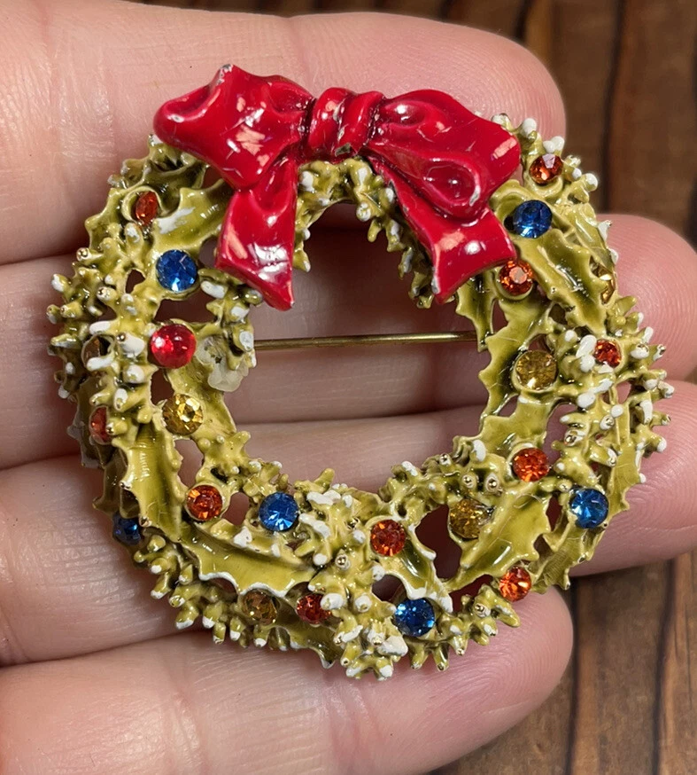 Christmas wreath brooch deals