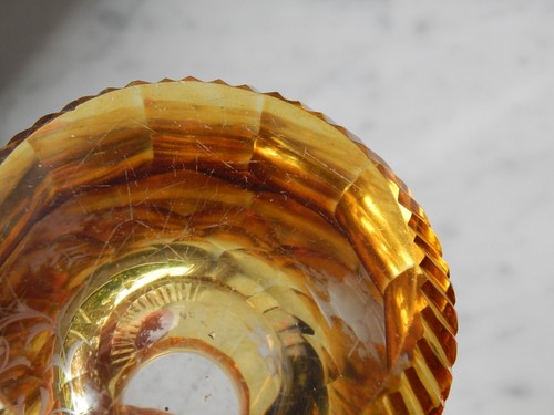Vase Biedermeier facettiert feine Gravuren TAUBEN Fackeln Blüten - Picture 19 of 19