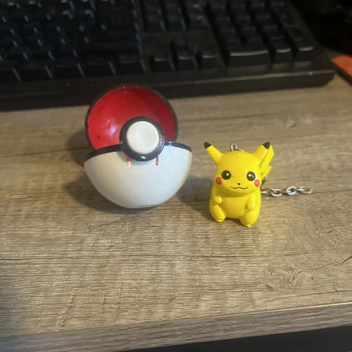 Pikachu Burger King Pokeball Toy
