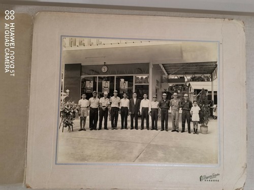 1950's/60's Singapore Shell gas station petrol station staff photo , Large Size! - Picture 2 of 11