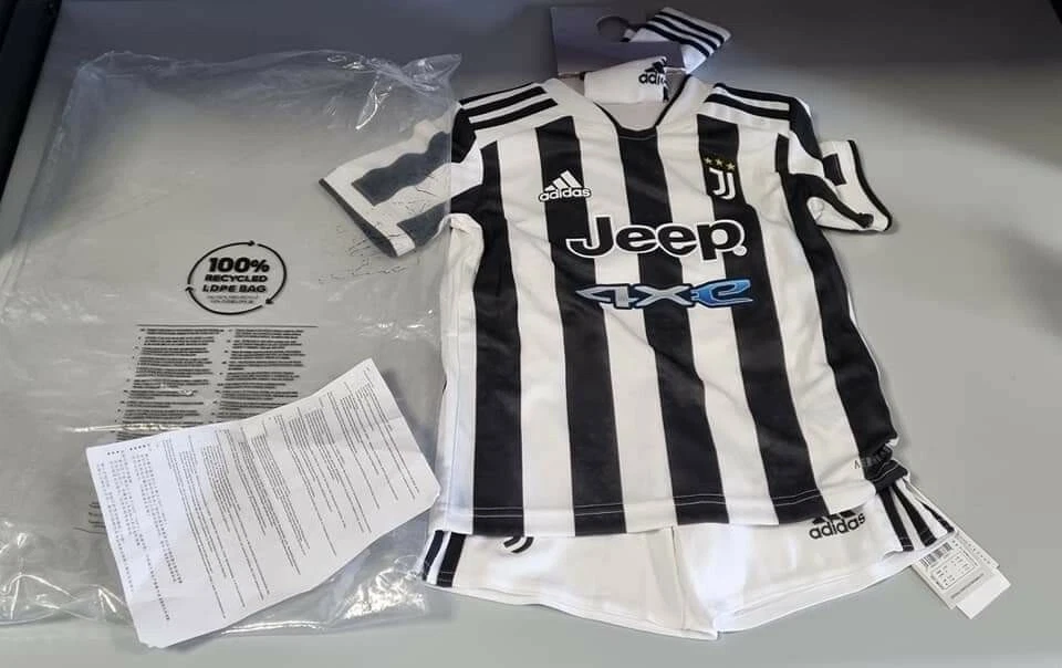 Completo ufficiale Juventus 21/22 BAMBINO 5/6 anni NUOVO.  Maglia,shorts,calzini