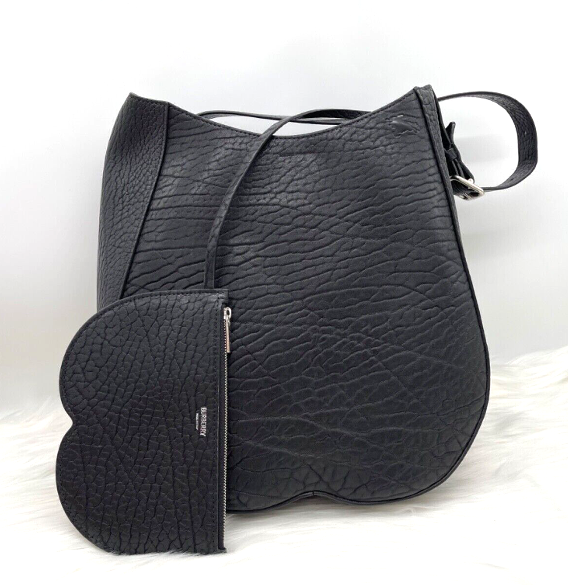 BURBERRY エナメルバッグ Burberry Large Shield Checked Messenger Bag 8089304