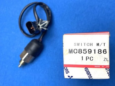 Schalter Rückfahrscheinwerfer Mitsubishi Canter Fuso FE511 FE515 FE519 FE635