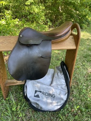 17  M Crosby Prix De Nations English Close Contact Hunter/Jumper Saddle w/ Bag