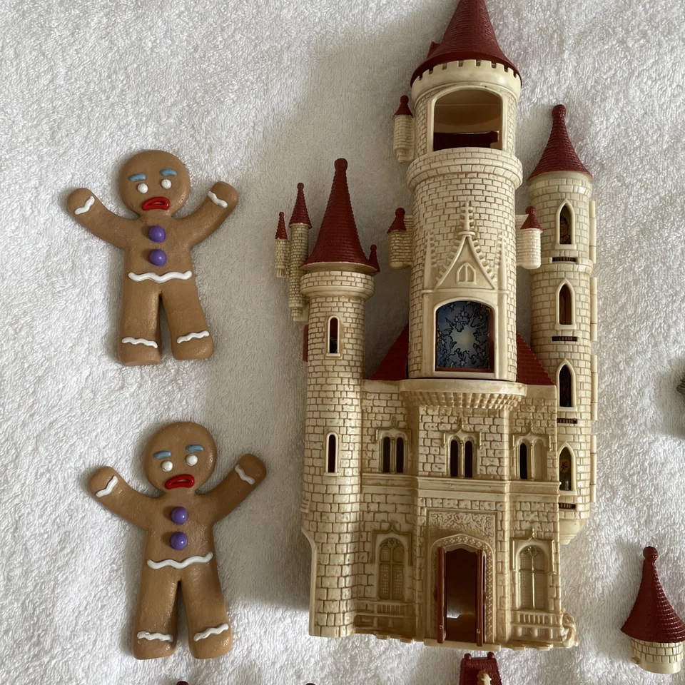 VINTAGE SHREK 2 FAR FAR AWAY CASTLE, figures PLAYSET hasbro 2004 - Image 3 of 4