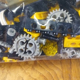 VTG 1993 LEGO Technic Black Yellow Hard Case with Vehicle Parts / Universal 8062