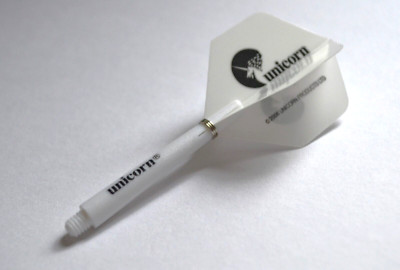 UNICORN SUPER MAESTRO 125 PLUS DART FLIGHTS UND UNICORN GRIPPER 3 WEISSE STIELE