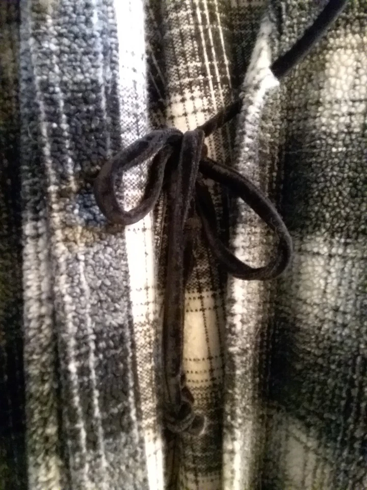 Bata de campo Erica Taylor íntimates blanca y negra con ribete de terciopelo para mujer talla M Foto 4 de 4