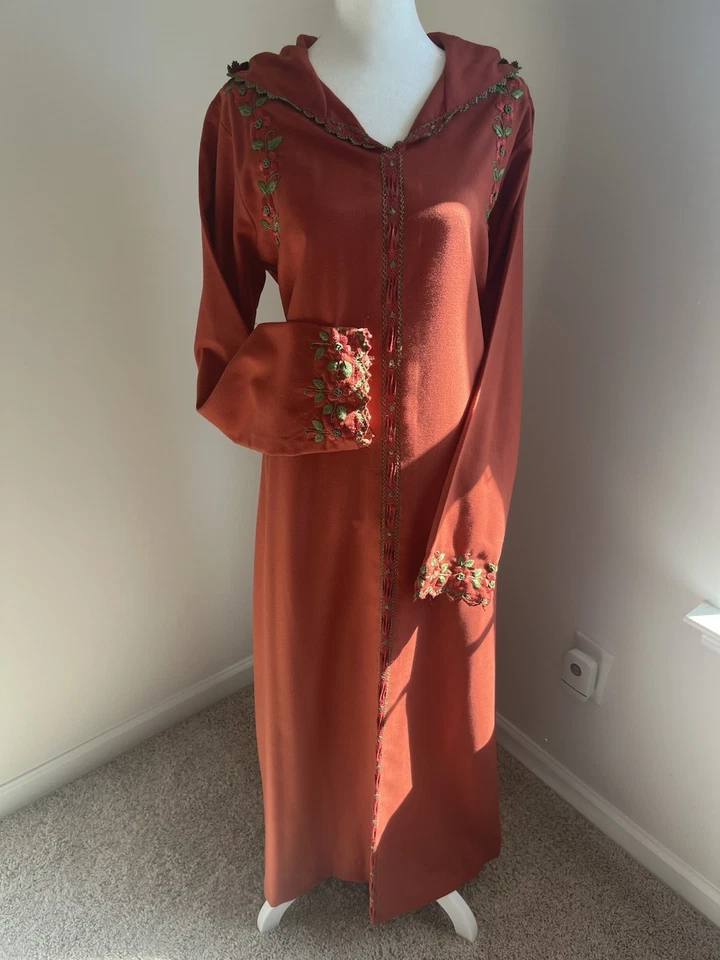 Jalaba Mlifa Hecho a Mano Randa Y Bordado Usado Una Vez M/L Foto 3 de 4