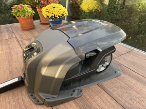 Husqvarna Automower 330X GPS Rasenroboter + Akkus neu + Garage + Connect + Licht