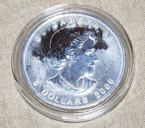 2006 DATED .9999 FINE SILVER 1 oz. CANADIAN MAPLE LEAF FIVE DOLLAR BULLION COIN