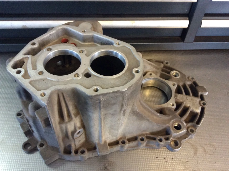 cobalt ss ion redline F35 / MU3 transmission case housing Opel 702064 - Image 2 of 4