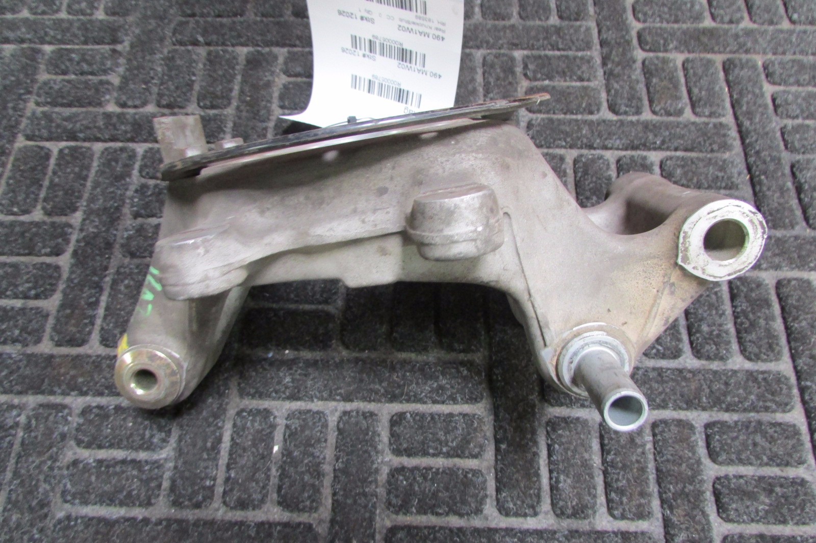 Maserati Coupe, Spyder, RH Rear Hub Holder, Used P/N 183589