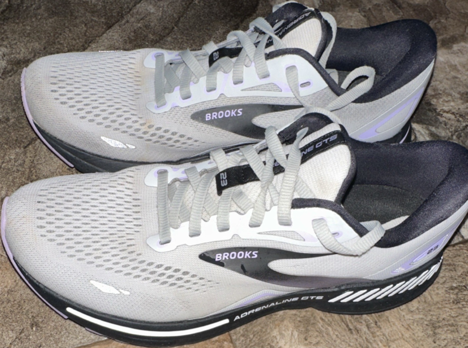 Brooks Adrenaline GTS Men’s Gray/Black/White Low Top Lace-Up Athletic Sneakers