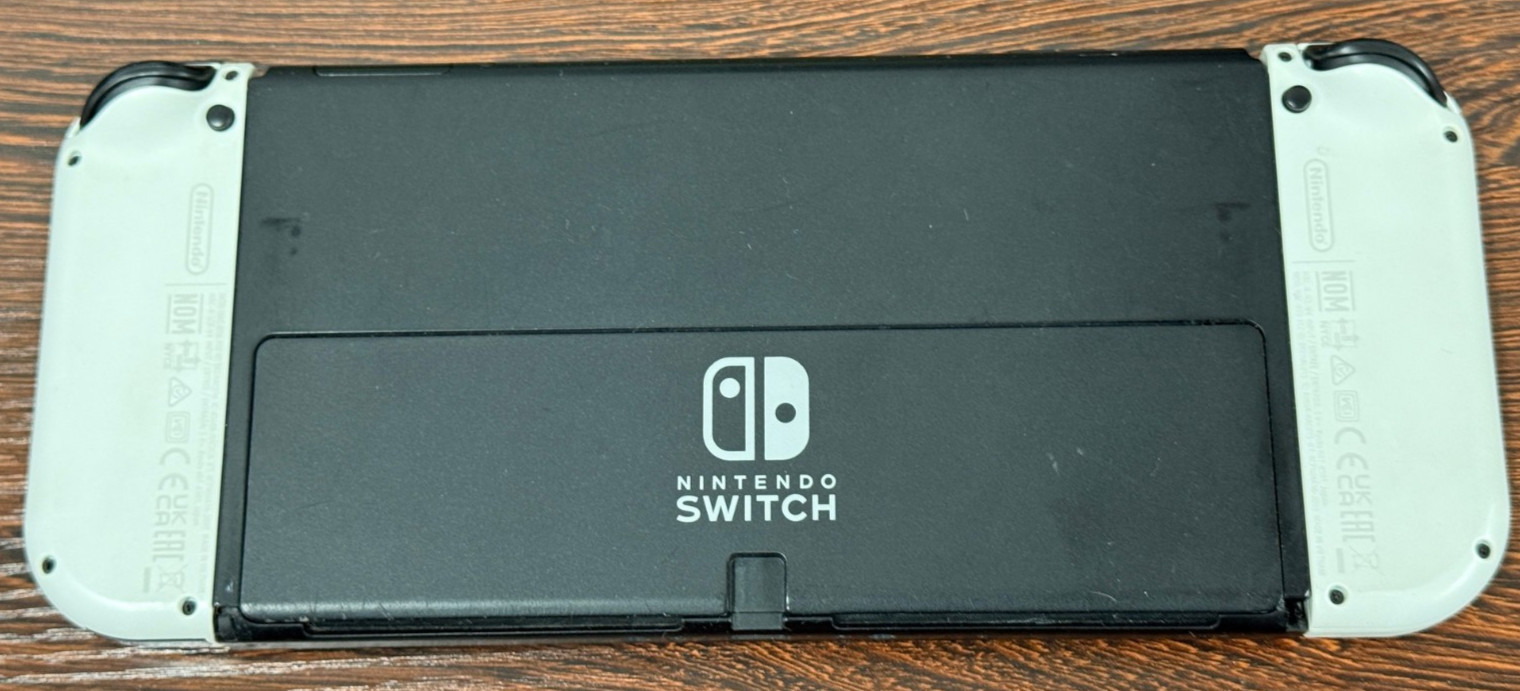 Nintendo Switch OLED Model 64GB White Handheld Console - Great Condition