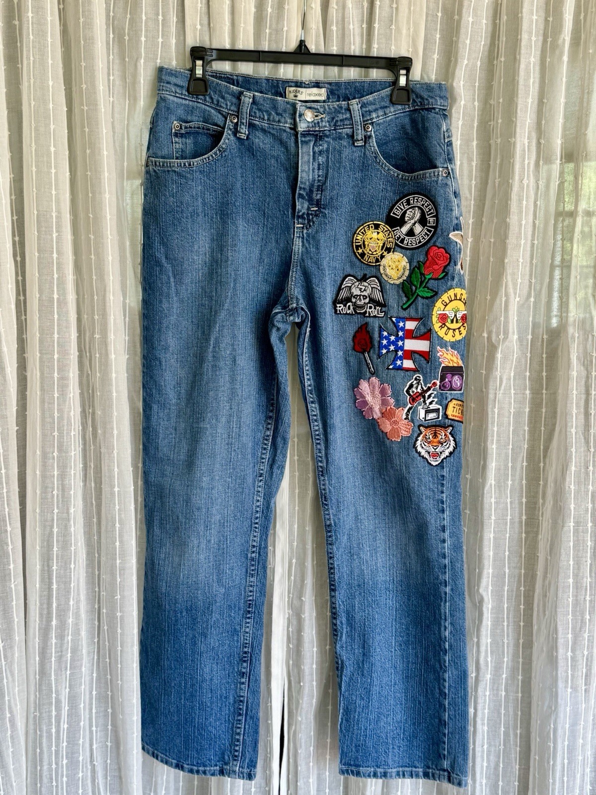 Upcycled Lee Riders Relaxed Fit Straight Jeans – Embroidered Patch Denim