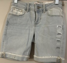 NWT SO Girls Light Wash Denim Bermuda Shorts Size 8 5.5 inseam 5 Pockets