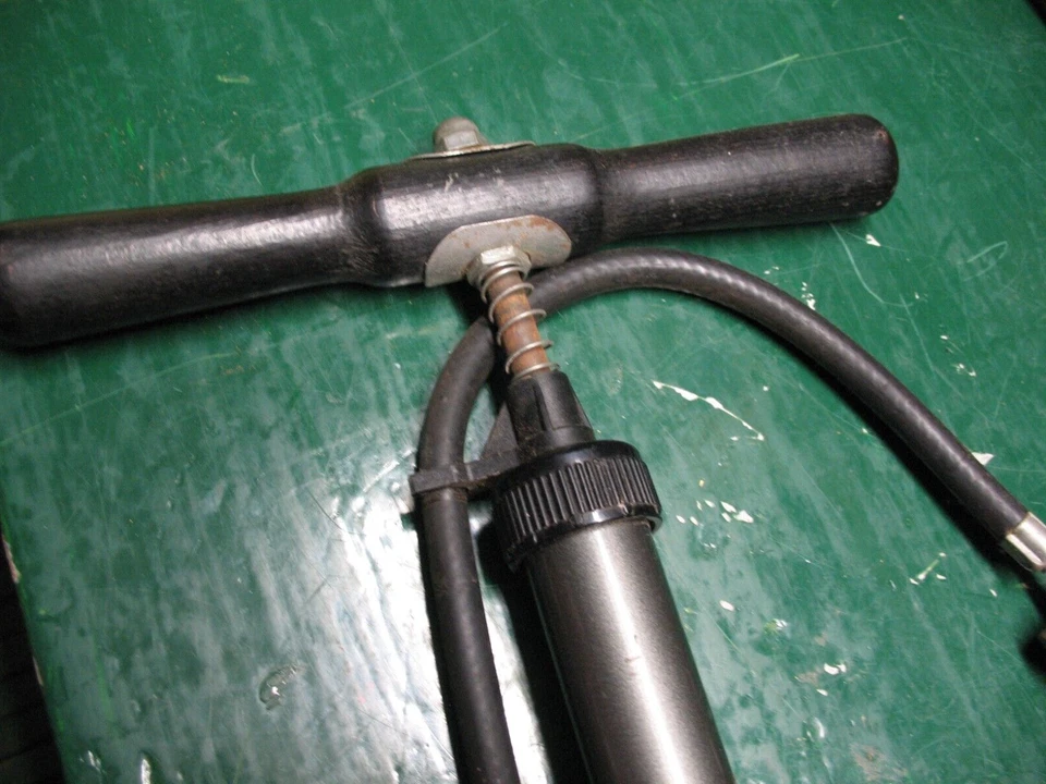 ZEFAL h p HUSKY 1941 FLOOR HAND PUMP OD3 240 992 VINTAGE ORIGINAL GERMANY - Image 3 of 4